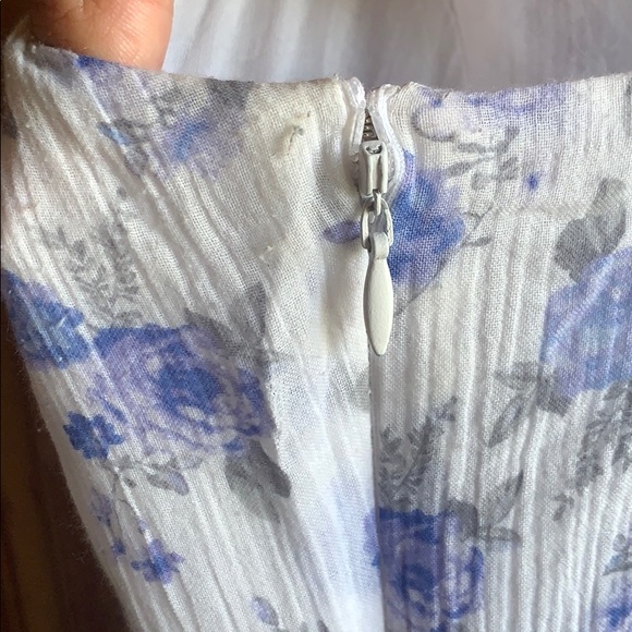 White flowered dress - Picture 4 of 4